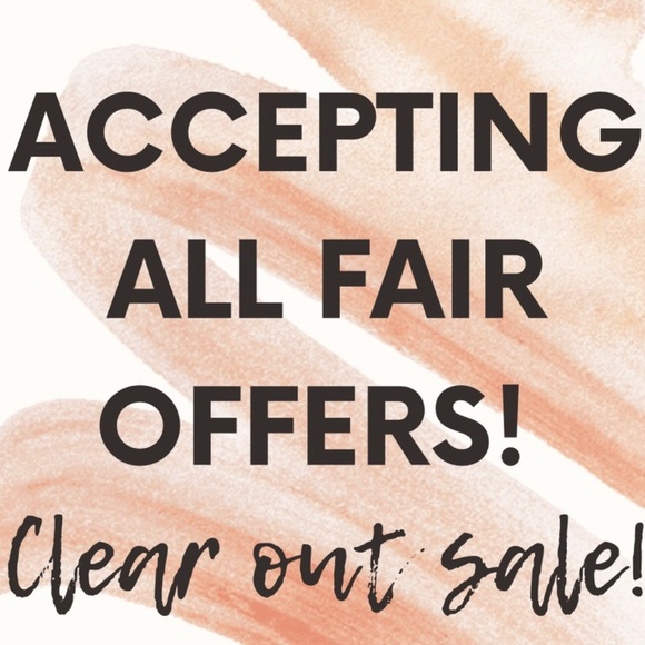 ❄️⛄️🎄LIMITED TIME ONLY! CLOSET OVERFLOW! ACCEPTING ANY REASONABLE OFFERS! ⛄️🎄❄️ - Picture 1 of 1